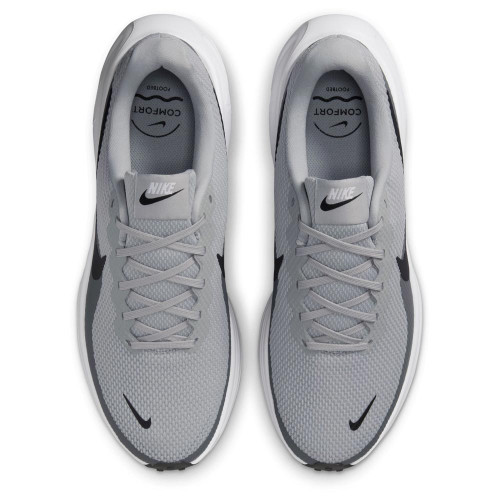 Nike Revolution 8